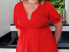 HUGE ass mature mommy seduce young boy