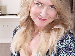 Naughty blonde american housewife getting wet