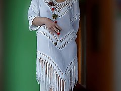 Selena039s posing in white