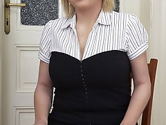 Horny mature lady getting firsky