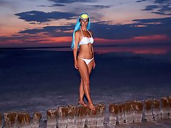 Elegant cougars are spreading their lips